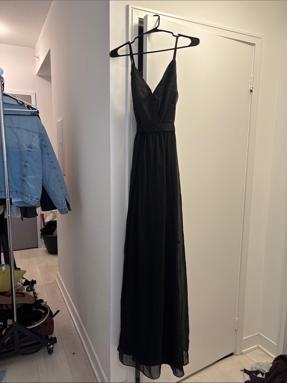 Vera Wang Black V-Neck Sleeveless Chiffon Prom Gown